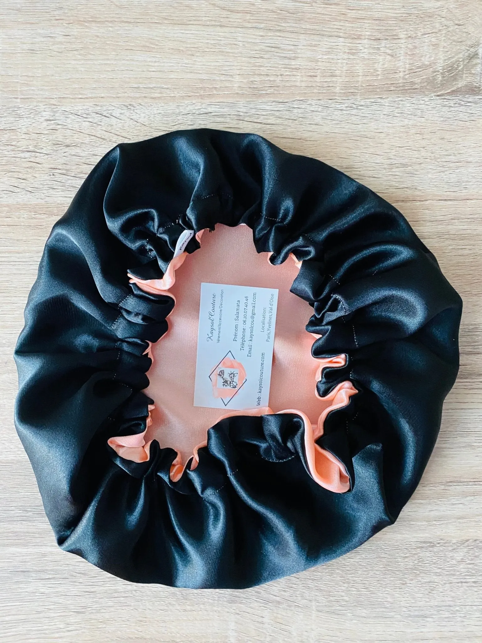 Bonnet en satin recto verso