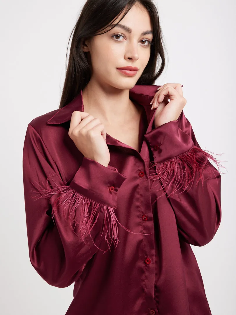 Chemise en satin manches plumes